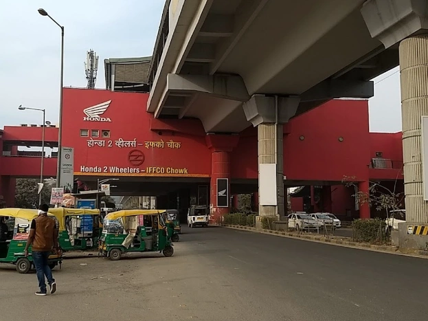  Metro Outstation Branding